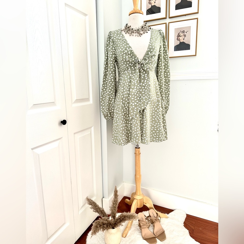 Like New (only used 1x) Green & White Dot Print Long Sleeve Dress 👗 Size USA 6